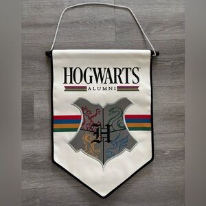 Universal Studios Wizarding World of Harry Potter Hogwarts Alumni Crest Banner
